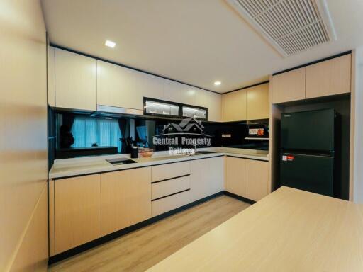 Spacious, newly renovated, 2 bedroom, 2 bathroom, penthouse for sale in City Garden, central Pattaya.