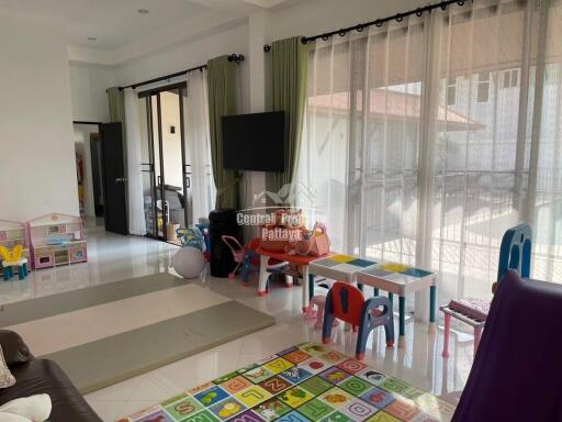 Spacious, 3 bedroom, 4 bathroom, private pool villa for sale in East Pattaya.