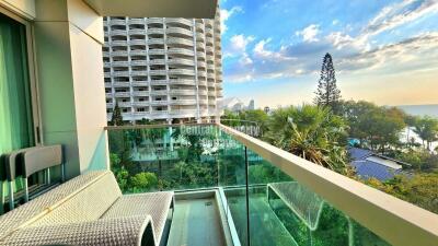 Beachfront, 2 bedroom, 2 bathroom condo for sale in Foreign name in Wongamat Tower, Wongamat.