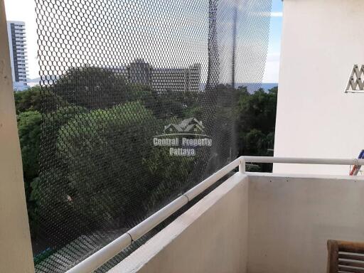 Modern, 1 bedroom, 1 bathroom for sale in Foreign quota in Royal Beach Condotel, Pratumnak.