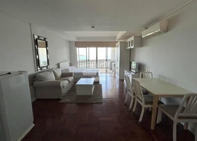 Very spacious, beachfront studio for sale in Park Beach Condominium, Wongamat.