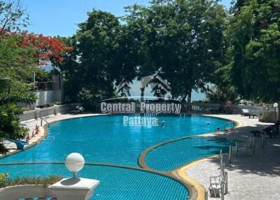 Very spacious, beachfront studio for sale in Park Beach Condominium, Wongamat.