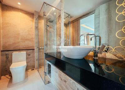 Stunning, 2 bedroom, 2 bathroom, corner unit for sale in Foreign name in Riviera Monaco, Na Jomtien.
