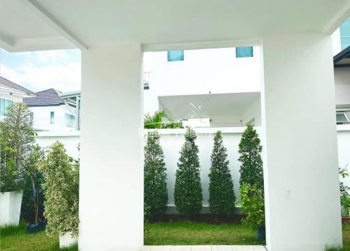 Substantial, 3 bedroom, 4 bathroom house for sale or rent in East Pattaya.