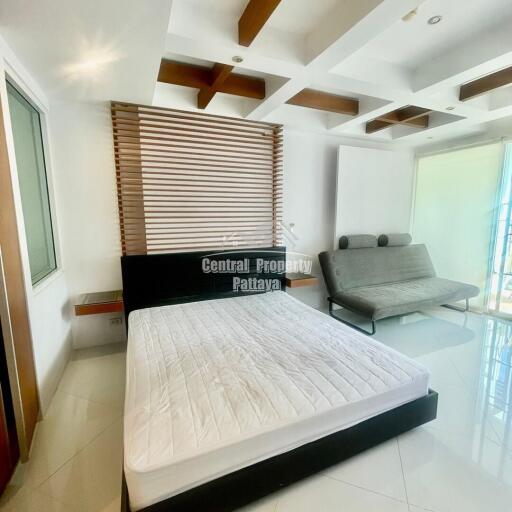 Spacious, modern, studio for sale in the Diamond Suites Resort, Jomtien.