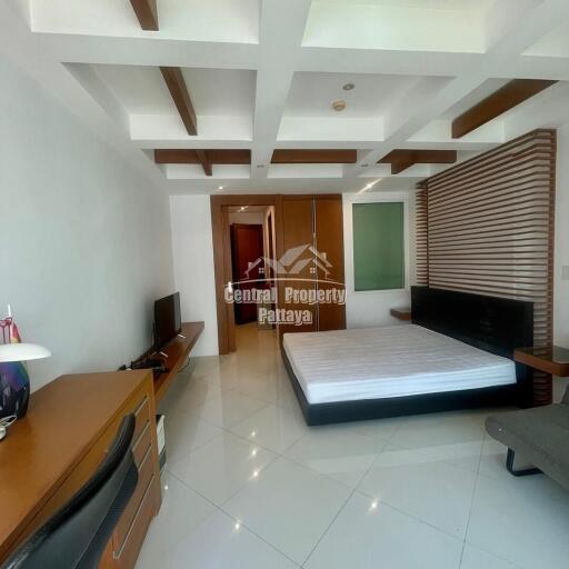 Spacious, modern, studio for sale in the Diamond Suites Resort, Jomtien.