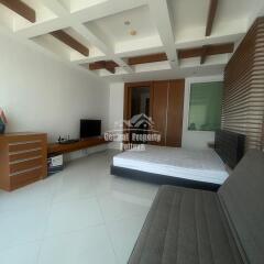 Spacious, modern, studio for sale in the Diamond Suites Resort, Jomtien.