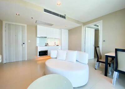 Spacious, 1 bedroom, 1 bathroom available for sale in Sands Condominium, Pratumnak.
