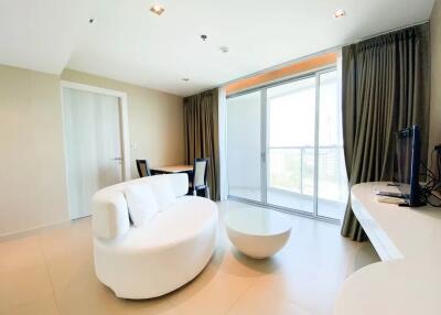 Spacious, 1 bedroom, 1 bathroom available for sale in Sands Condominium, Pratumnak.