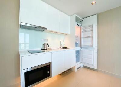 Spacious, 1 bedroom, 1 bathroom available for sale in Sands Condominium, Pratumnak.