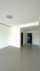 Well located Commercial building for rent in Jomtien second road.