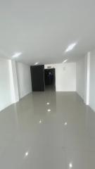 Well located Commercial building for rent in Jomtien second road.