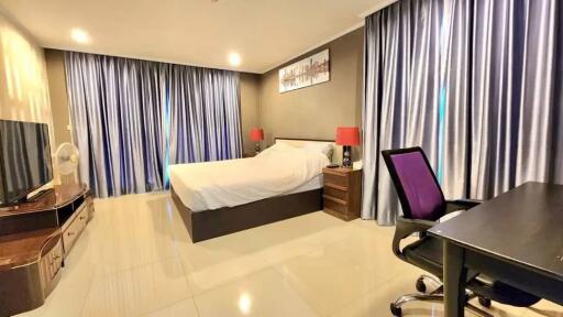 Spacious, 1 bedroom, 2 bathroom unit for rent in Prime Suites, Pattaya Klang.