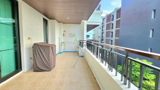 Spacious, 1 bedroom, 2 bathroom unit for rent in Prime Suites, Pattaya Klang.