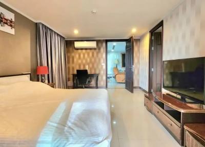 Spacious, 1 bedroom, 2 bathroom unit for rent in Prime Suites, Pattaya Klang.