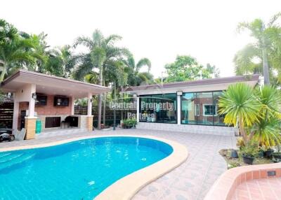 Stunning, 4 bedroom, 4 bathroom, private pool house for sale near Mabprachan lake.