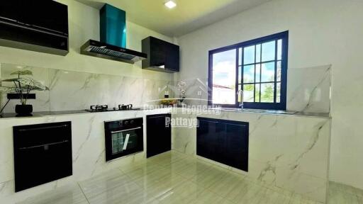 Spacious, 3 bedroom, 4 bathroom house for sale in Huay Yai.