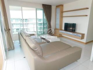 Spacious 2 bedroom, 1 bathroom corner unit for sale/rent in Na Jomtien in Foreign name.