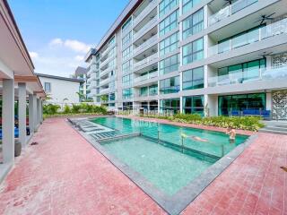 Large, 3 bedroom, 2 bathroom, direct pool access condo for sale near Jomtien 2nd Road.