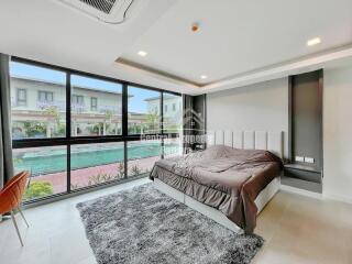 Large, 3 bedroom, 2 bathroom, direct pool access condo for sale near Jomtien 2nd Road.