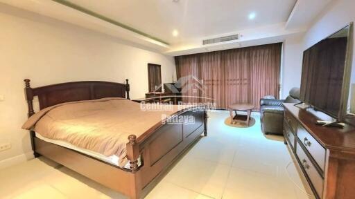 Generous, studio condo for rent in Nova Mirage condominium in Wongamat.