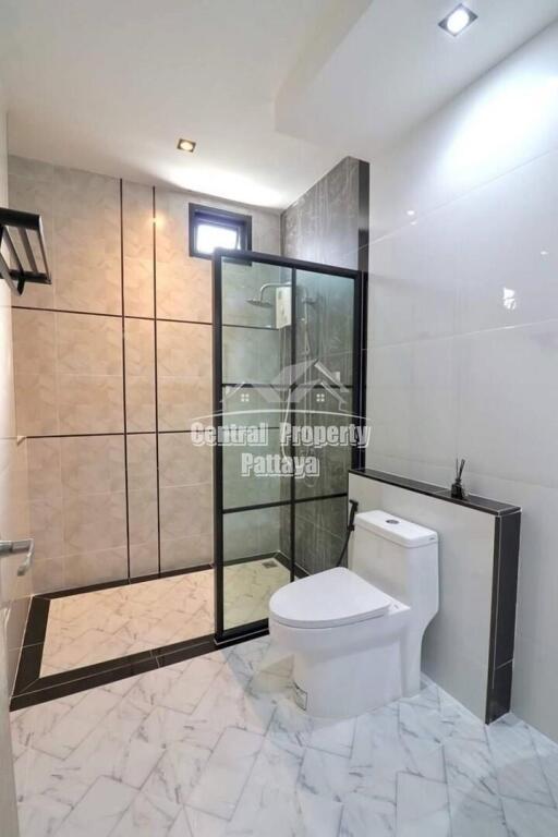 Modern, 3 bedroom, 2 bathroom private pool villa for sale in Huay Yai.
