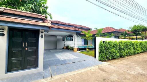 Spacious, 4 bedroom, 5 bathroom private pool villa for sale in Na Jomtien.