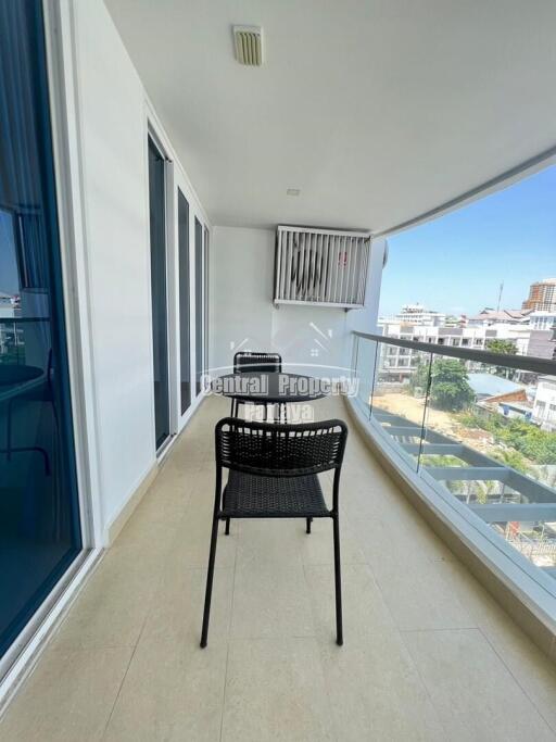 Stunning 2 bedroom, 1 bathroom condo with pool view, in Grand Avenue available for rent.