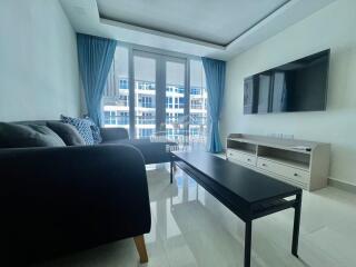 Stunning 2 bedroom, 1 bathroom condo with pool view, in Grand Avenue available for rent.