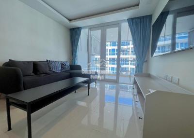 Stunning 2 bedroom, 1 bathroom condo with pool view, in Grand Avenue available for rent.
