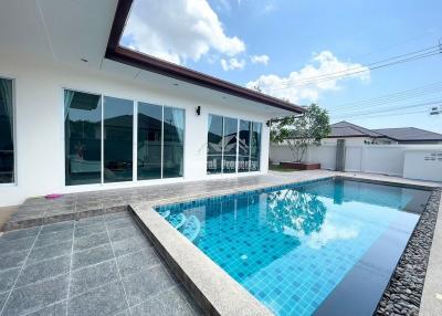 Modern, 3 bedroom, 3 bathroom pool villa for rent in Huay Yai.