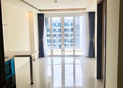 Spacious, 1 bedroom, 1 bathroom unit in Grand Avenue in foreign name.