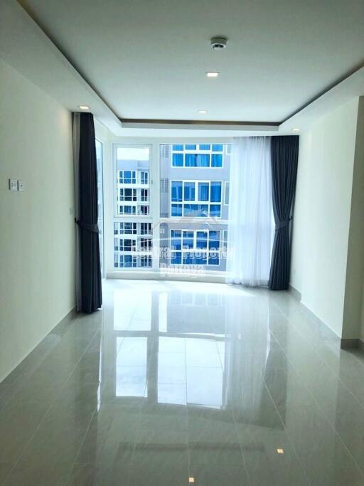 Spacious, 1 bedroom, 1 bathroom unit in Grand Avenue in foreign name.