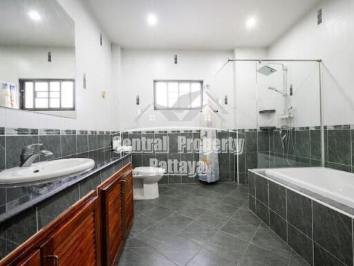 Exclusive Listing! Spectacular 6 bedroom, 6 bathroom private pool villa for sale in Jomtien.