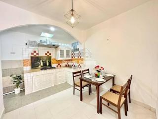Newly renovated, 2 bedroom, 1 bathroom townhome for sale in East Pattaya.