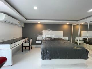 Large, newly renovated 1 bed, 1 bath for rent/sale in Pattaya Beach Condo, central Pattaya.