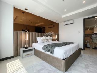 Recently renovated, 3 bed, 2 bath  condo in Nova Atrium for sale.