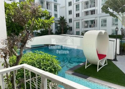 Contemporary 1 bedroom, 1 bathroom for sale in The Orient Resort and Spa, Jomtien in foreign name.