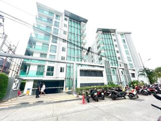 Bright, 1 bedroom condo in City Centre Residence for sale in foreign name.