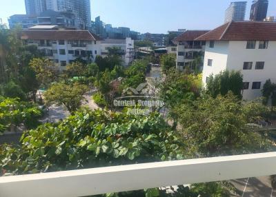 Large Studio for sale on Soi Buakhao in foreign name.