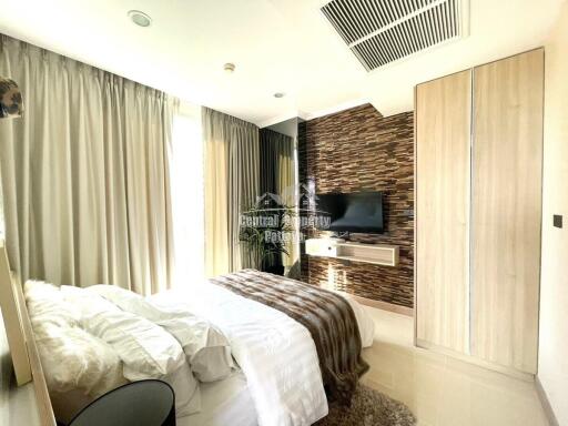 Stunning, 2 bedroom, 2 bathroom, corner unit for sale in Riviera Wongamat beach.