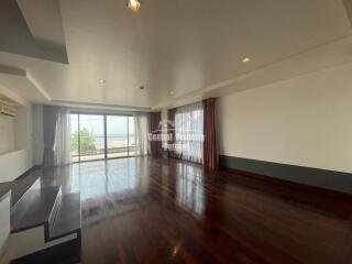 Beautiful, 3 bed 2 bath duplex condo in View Talay Sands Na Jomtien