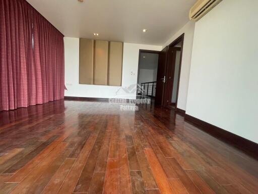 Beautiful, 3 bed 2 bath duplex condo in View Talay Sands Na Jomtien