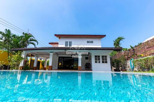 Detached house with private swimming pool for sale in central Jomtien