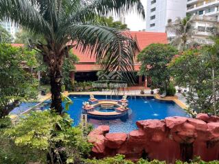 A Large 1bedroom with an outdoor swimming pool, for rent at wongamat beach