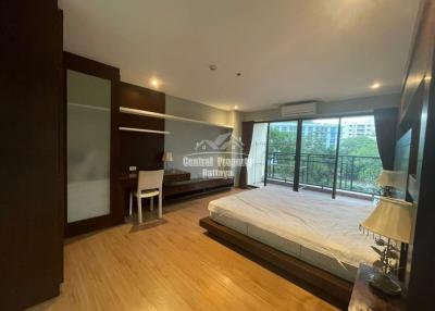 A Large 1bedroom with an outdoor swimming pool, for rent at wongamat beach