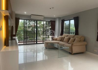 A Large 1bedroom with an outdoor swimming pool, for rent at wongamat beach