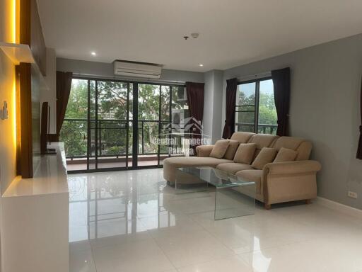 A Large 1bedroom with an outdoor swimming pool, for rent at wongamat beach