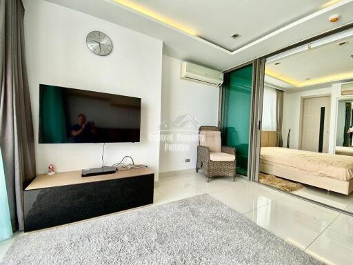 An amazing one bedroom sea view condo in Wongamat beach for sale.