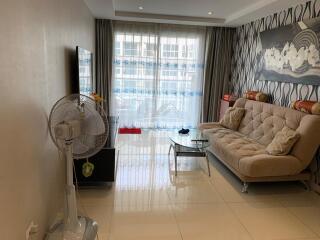 1 bedroom Pool view corner unit for sale in South Pattaya near walking street.